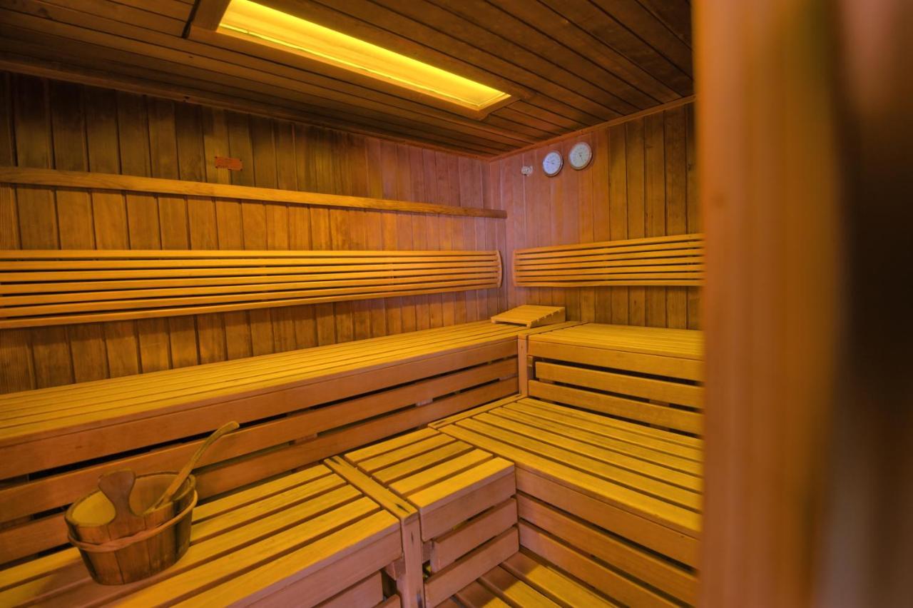 Jufa Hotel Schwarzwald Ленцкирх Экстерьер фото