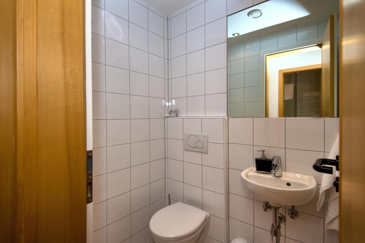 Jufa Hotel Schwarzwald Ленцкирх Экстерьер фото